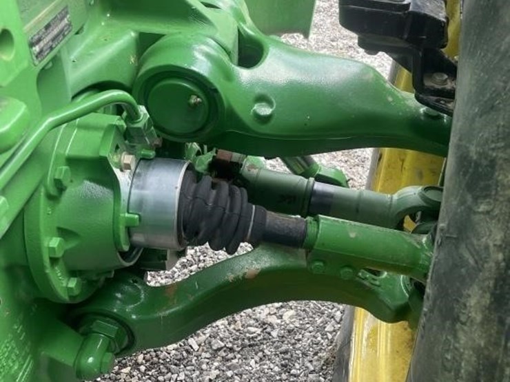 2011-john-deere-8335r-image-4