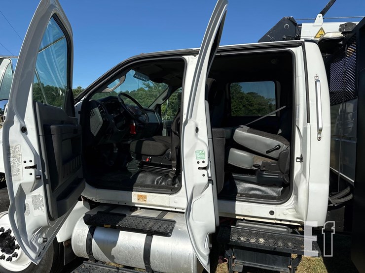 2013-ford-f750-xlt-image-15