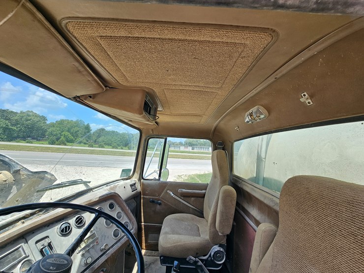 1995-ford-la9000-image-61