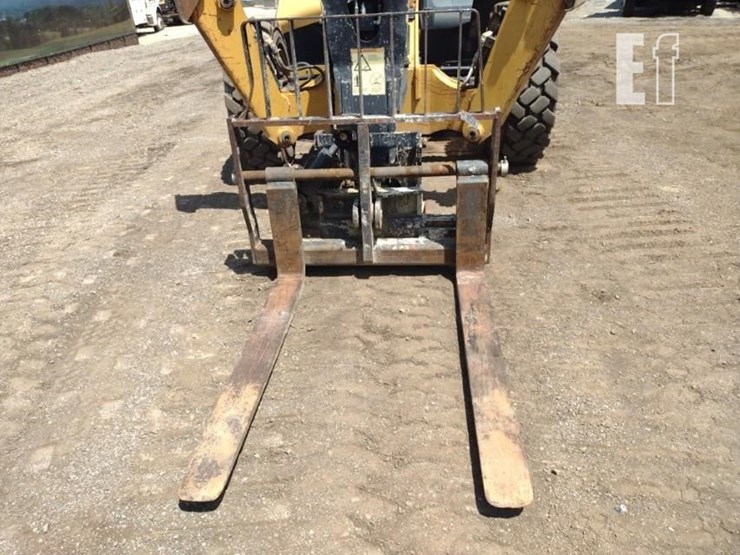 2017-caterpillar-tl1055d-image-13