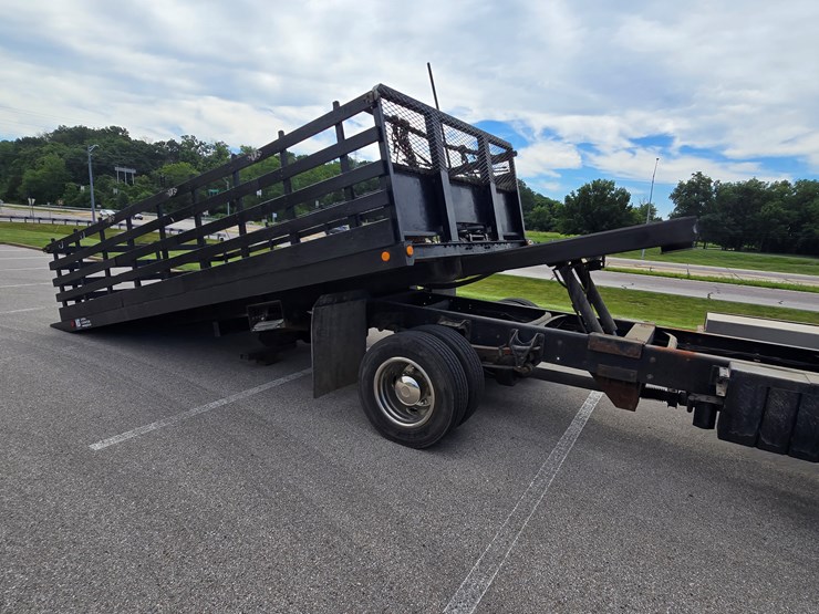 2004-ford-f650-image-115