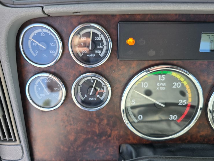 2020-freightliner-columbia-120-image-88