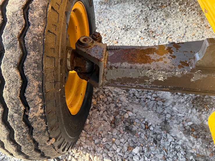 new-holland-555e-image-32