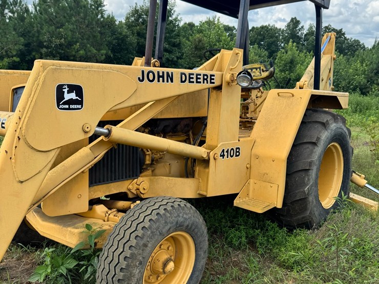 john-deere-back-hoe-image-3