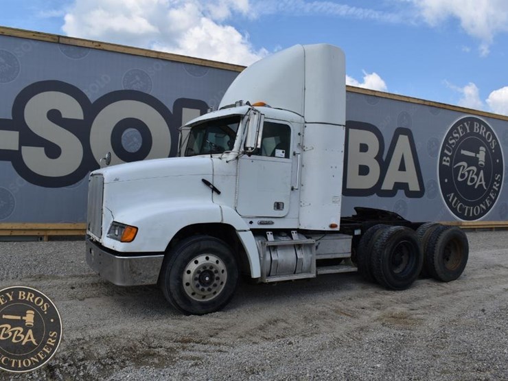 1999-freightliner-fld112-image-8