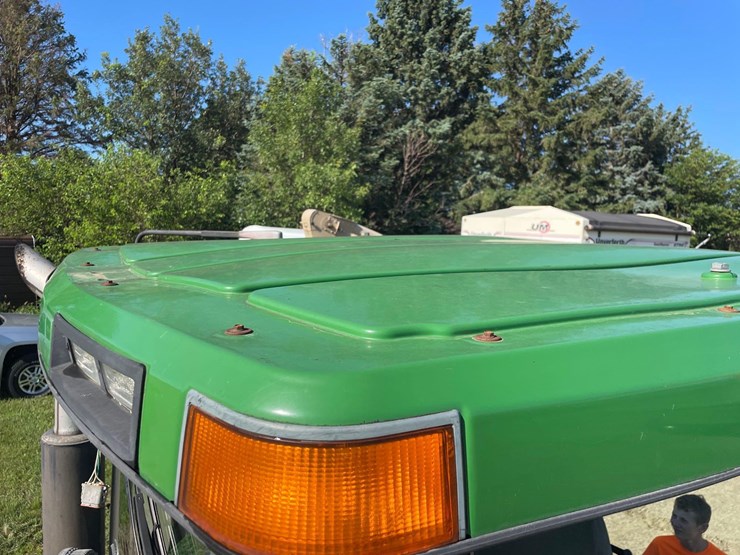 1996-john-deere-8300-image-42