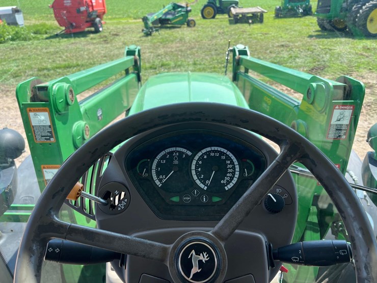 2014-john-deere-6210r-image-26