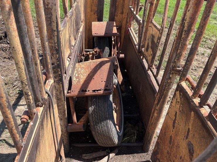for-most-cattle-chute-image-5