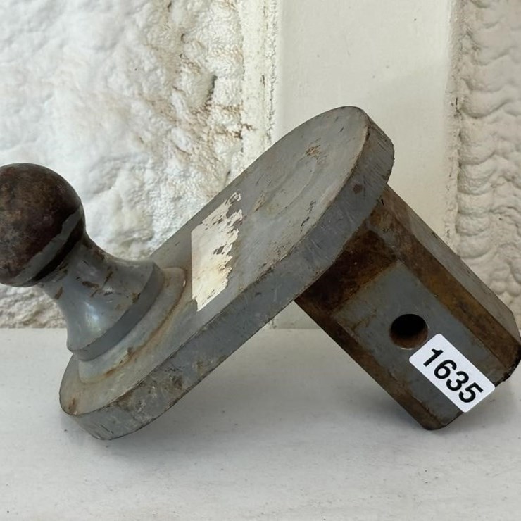 2 5/16 in Offset Turnover Ball Gooseneck Hitch