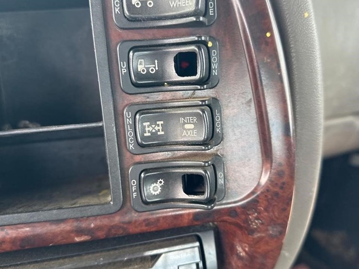 2001-mack-ch613-image-30
