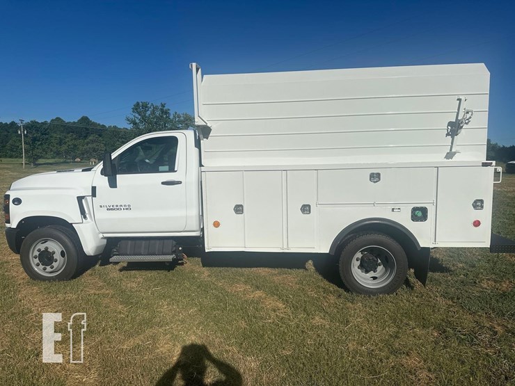 2023-chevrolet-silverado-6500hd-image-5