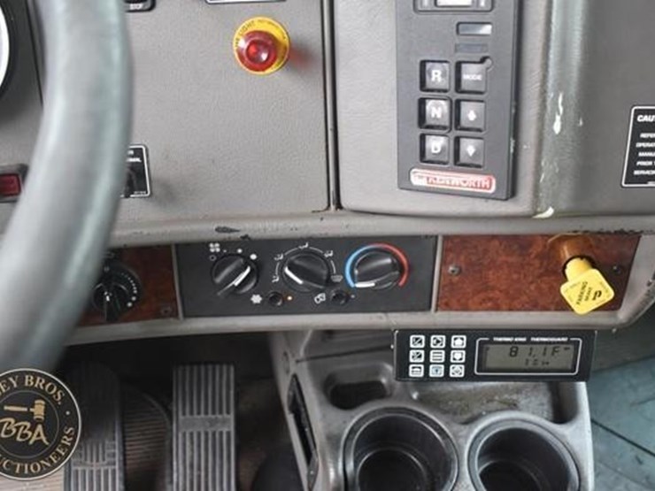 2008-kenworth-t300-image-77