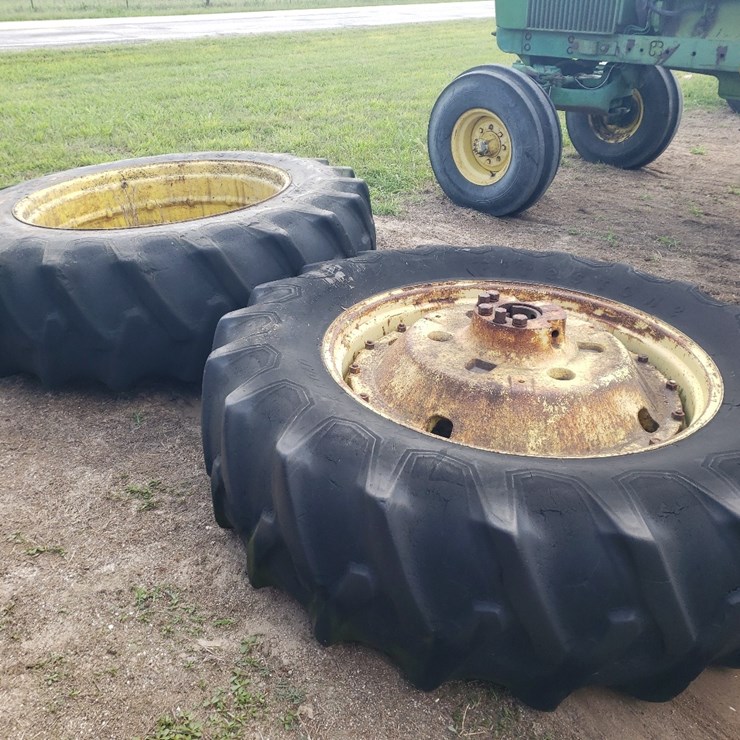JOHN DEERE 4520