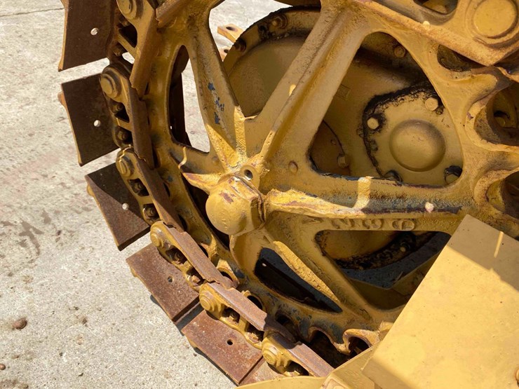 caterpillar-15-ag-crawler-image-25