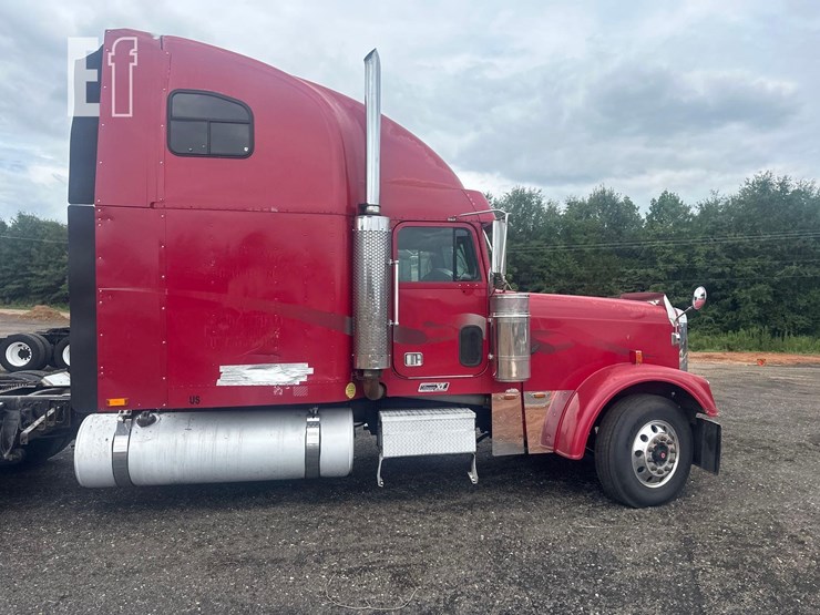 2000-freightliner-fld132-classic-xl-image-4