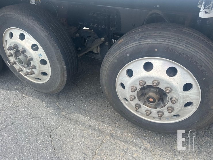 2021-mack-granite-64fr-image-21