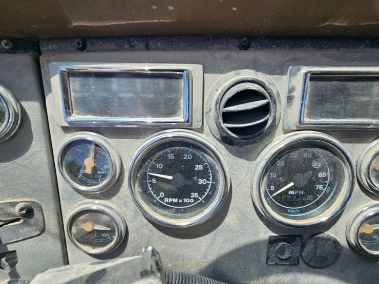 1995-ford-la9000-image-71