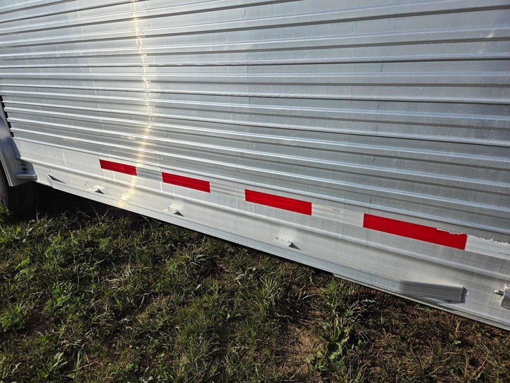 2017-8'x24'-eby-aluminum-livestock-trailer-image-12