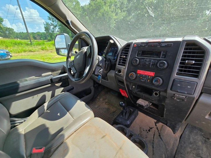 2019-ford-f550-image-28