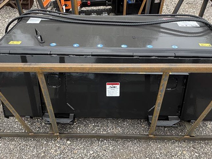 #79-•-quick-attach-skid-steer-broom-image-4