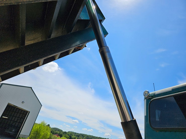 2012-peterbilt-382-image-67