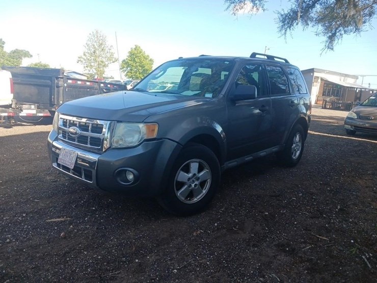 2011-ford-escape-image-3