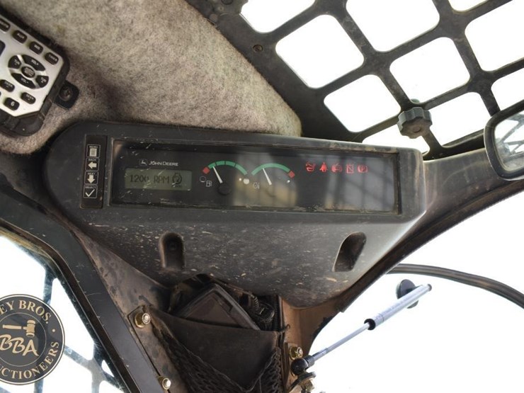2012-deere-333d-image-19