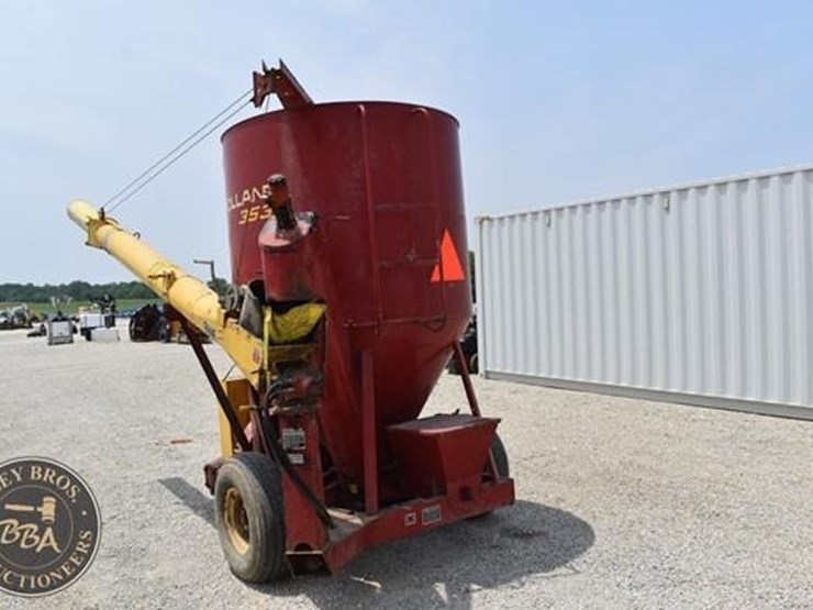 new-holland-353-image-9