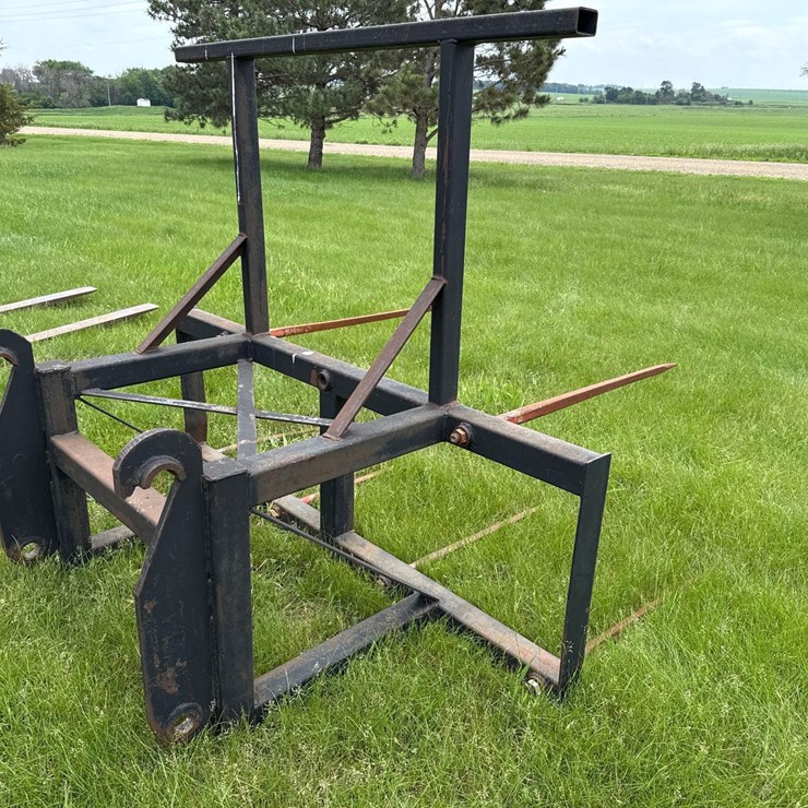 Volvo Mount Double Bale Spear