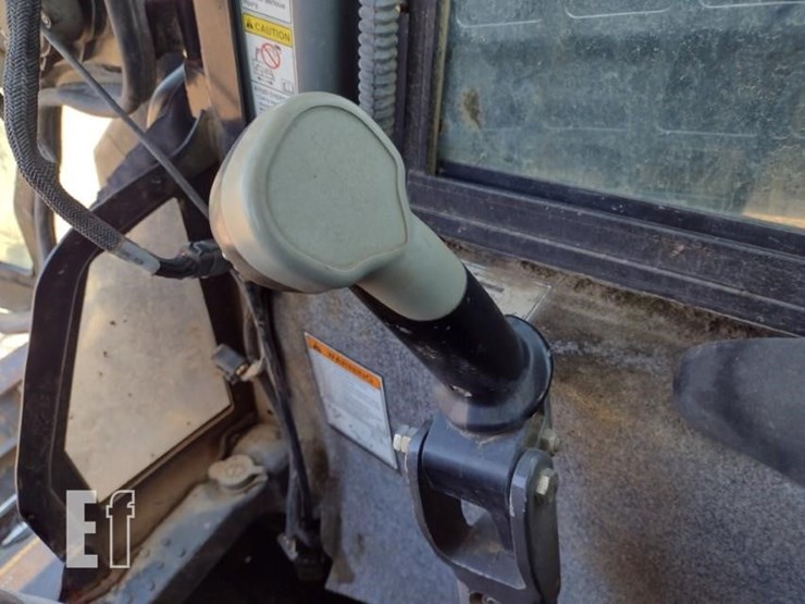 new-holland-l185-image-9