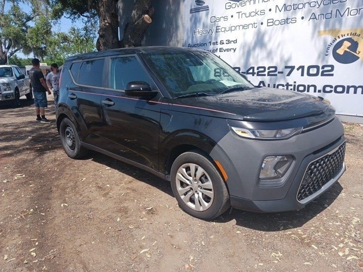 2020-kia-soul-runs/moves-lx-image-2