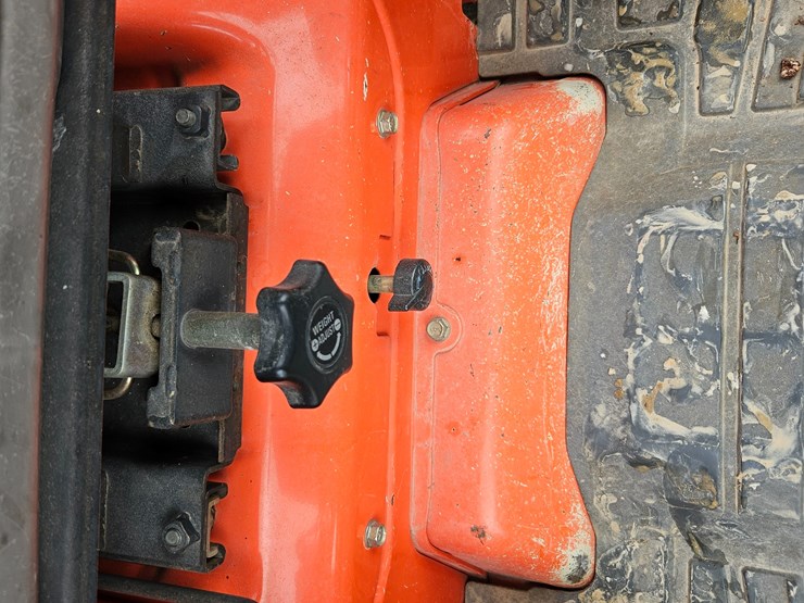 #20866-•-2008-kubota-l3240-tractor-image-32
