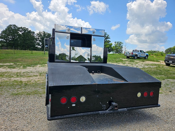 2007-peterbilt-335-image-16