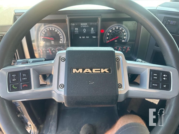 2021-mack-granite-64fr-image-28