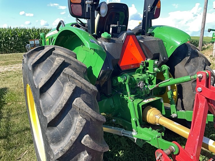 2019-john-deere-5065e-image-5