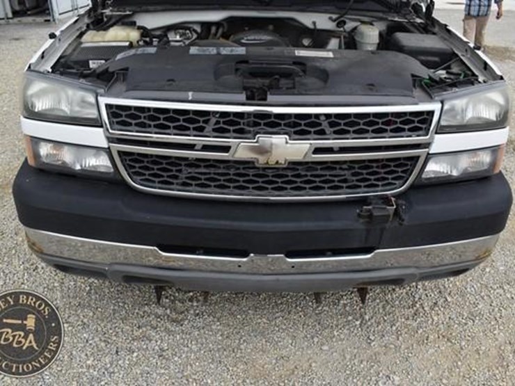 2005-chevrolet-3500-image-46
