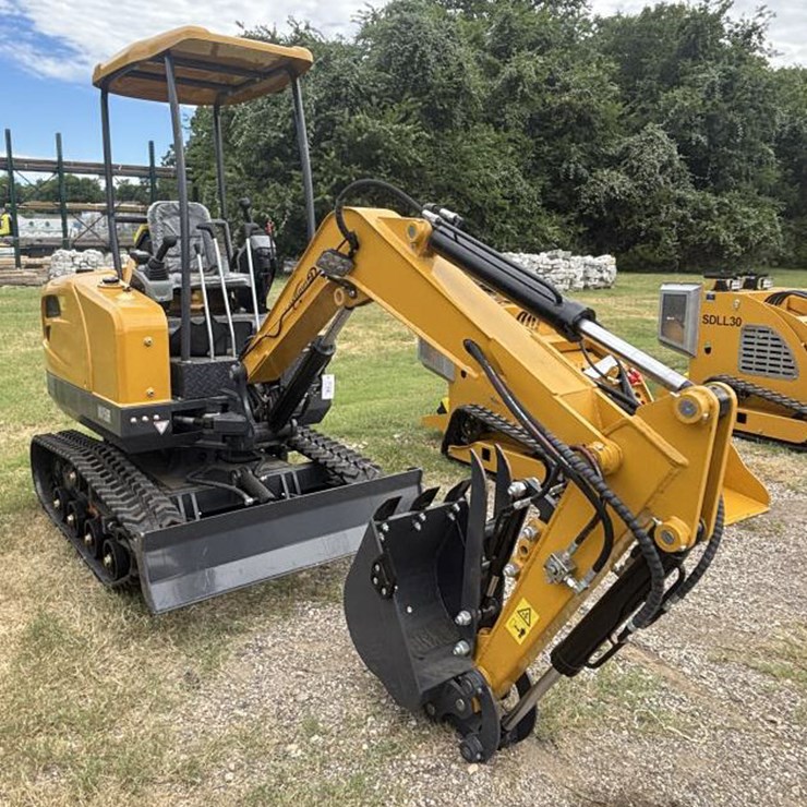 #115 • CFG Industrial Excavator w/ Hydraulic Thumb
