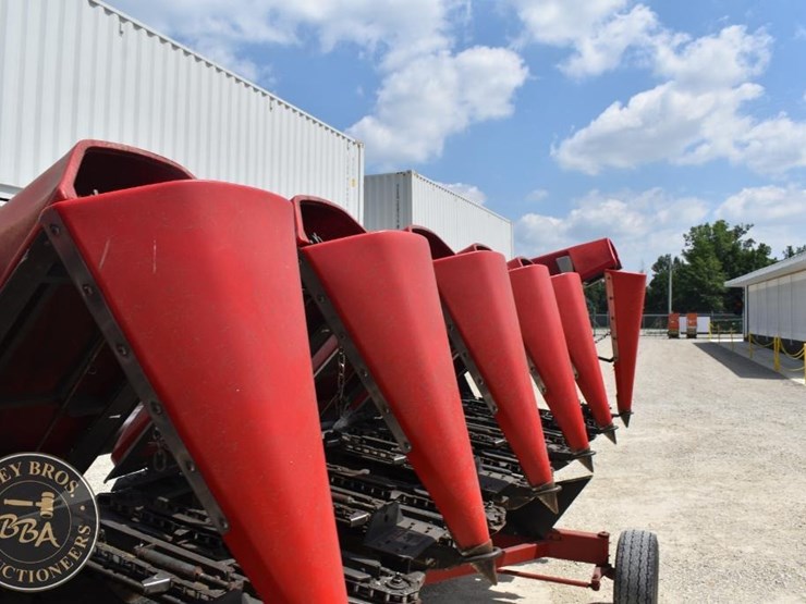 2011-massey-ferguson-830-image-22