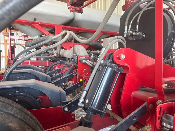 2010-case-ih-1250-image-34