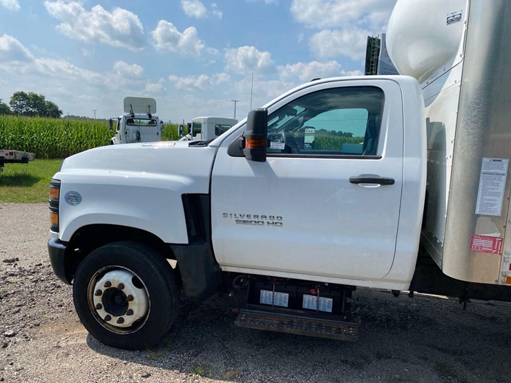 2019-chevrolet-6500-image-10