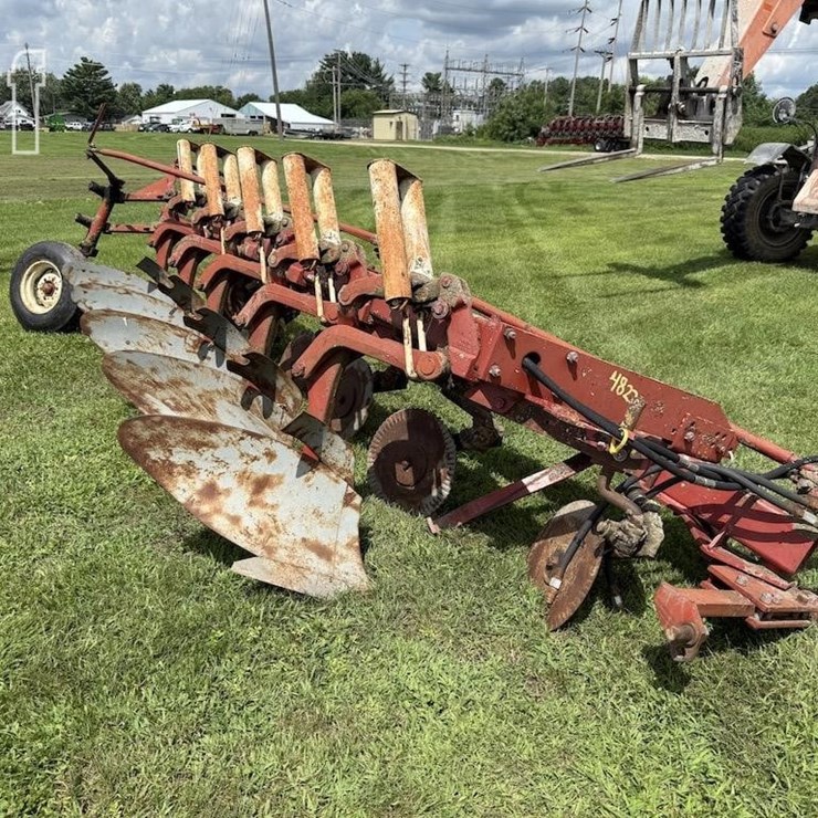 INTERNATIONAL 720