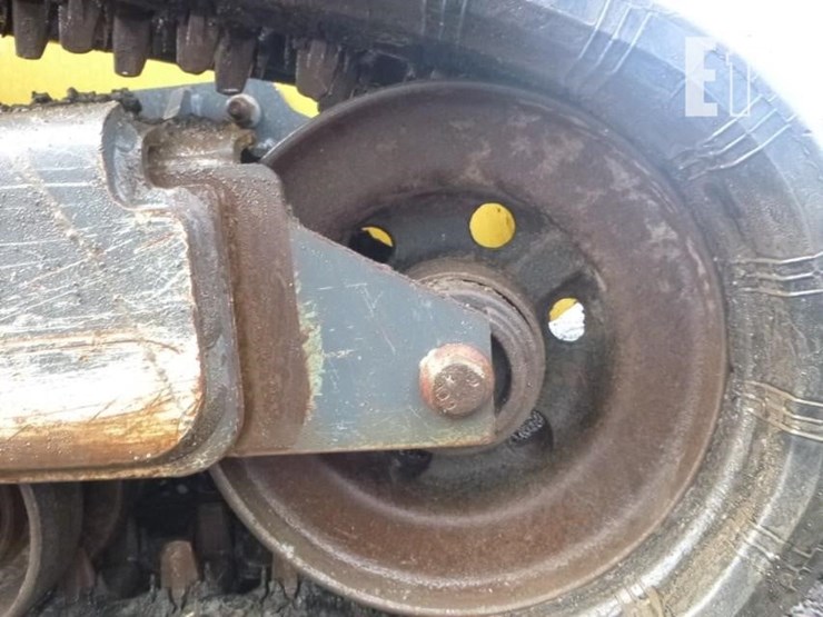 2022-deere-325g-image-32
