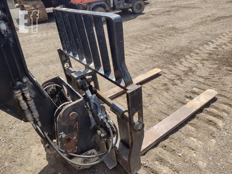 2017-caterpillar-tl1055d-image-17