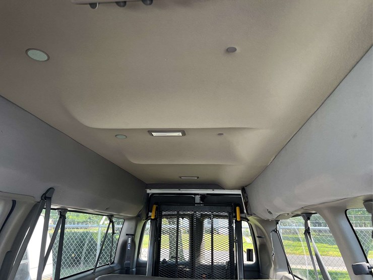 2001-chevrolet-express-3500-image-15