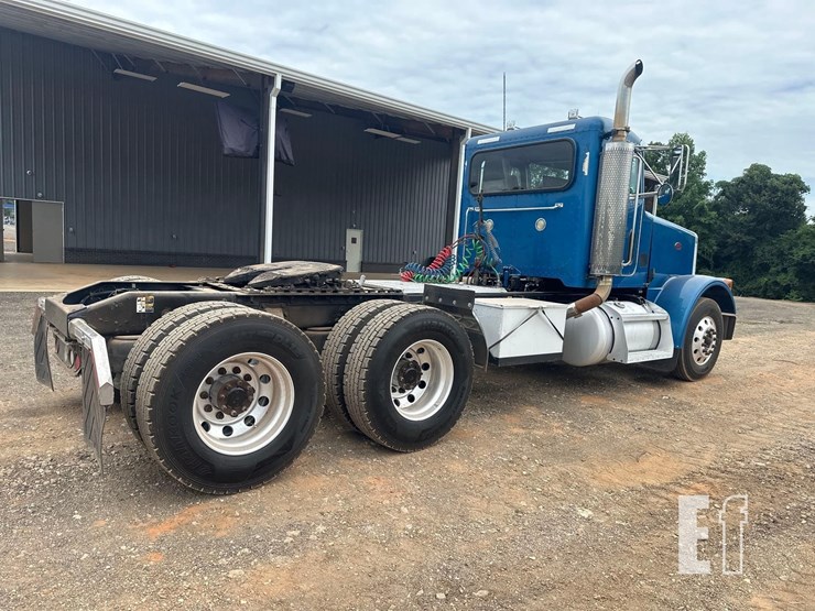 2001-peterbilt-378-image-5