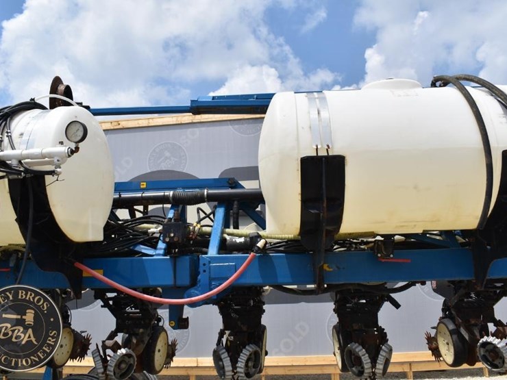 2005-kinze-3600-image-29