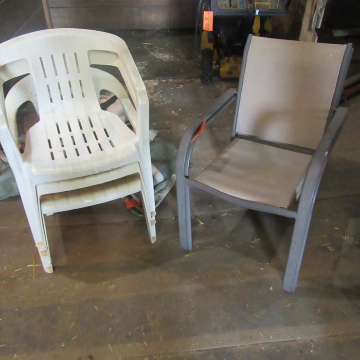 #8875 • Lot of Chairs