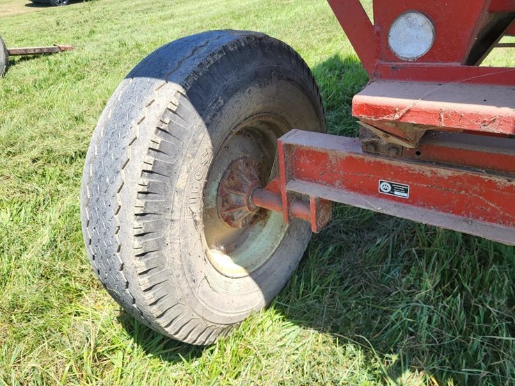 unverferth-mccurdy-350-hopper-wagon-w/running-gear-image-27