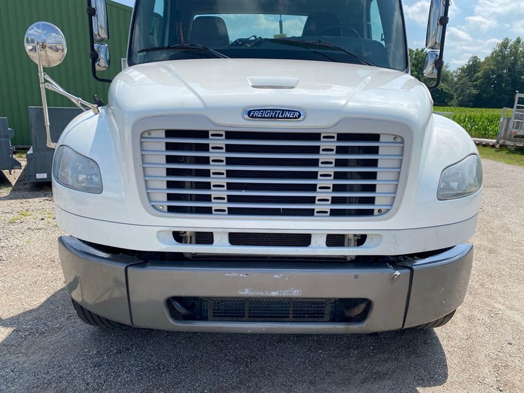 2014-freightliner-m2-image-12