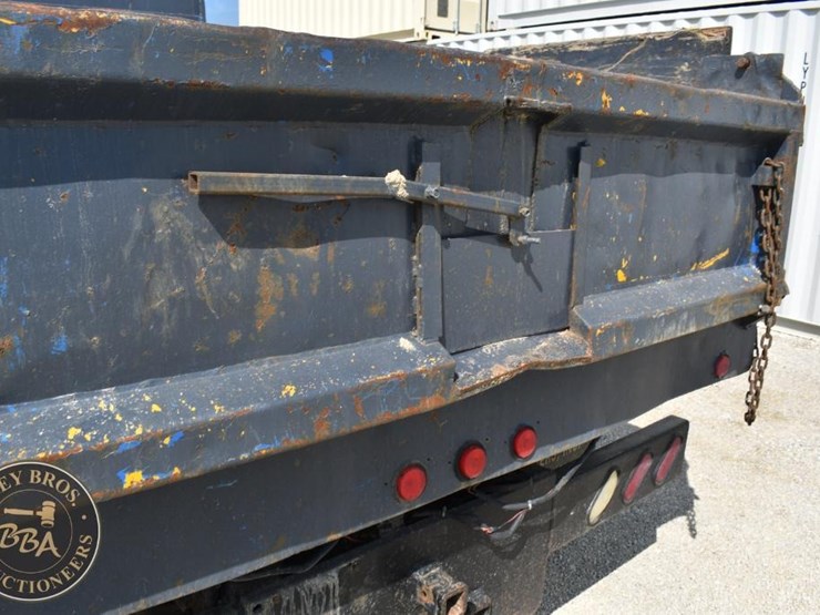 1999-freightliner-fl60-image-24